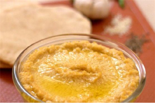 Homemade Spiced Hummus & Pita