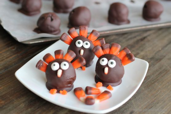 How to Make OREO Turkeys for Thanksgiving