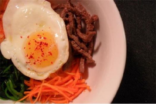 Bibimbab (Korean Rice w Vegetables & Beef)