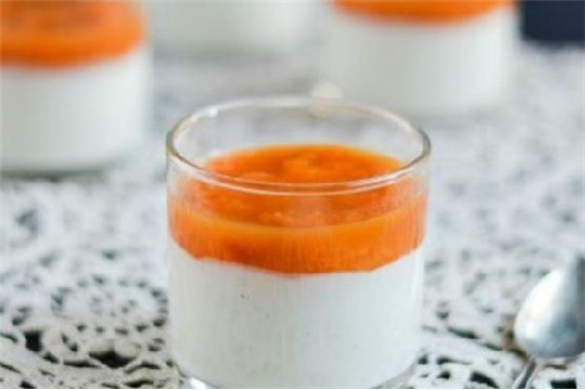 Panna Cotta with Apricot Sauce