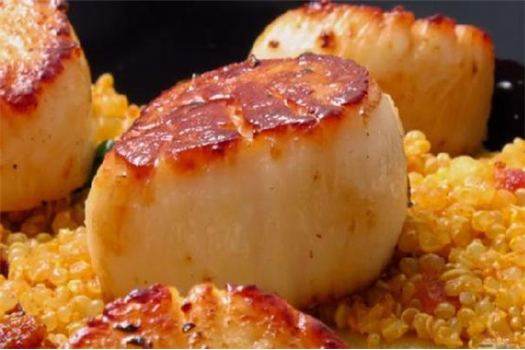 Pan-Seared Scallops with Bacony Quinoa