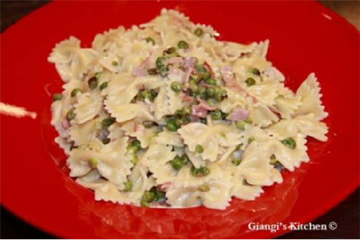 Farfalle with Peas, Ham and Cream