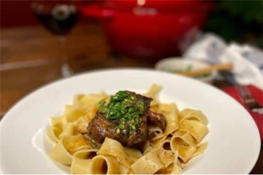 Red-Wine Braised Short Ribs in a Dutch Oven