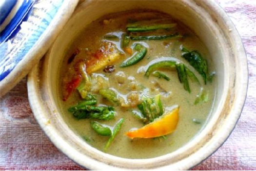 Spicy Coconut Curry With Peppers, Pak Choi and Tomatoes