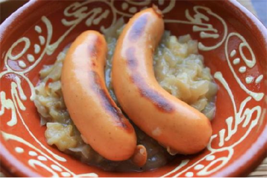 Knockwurst with sauerkraut