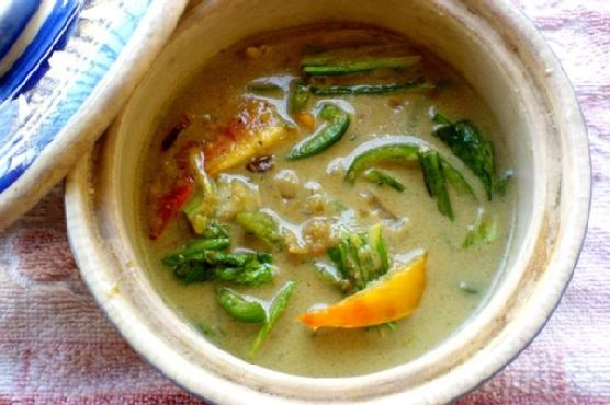 Spicy Coconut Curry With Peppers, Pak Choi and Tomatoes