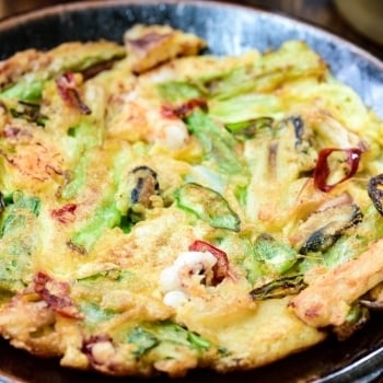 Korean Seafood Pancake (Haemul Pajeon)